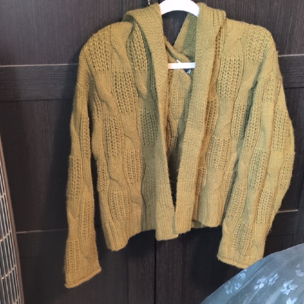 Universal Thread Chunky Knit Sweater in Olive